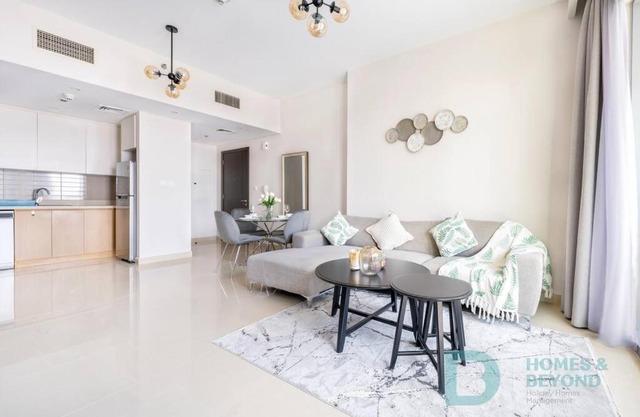 1BR Apartment in Harbour Views-Creek Marina view