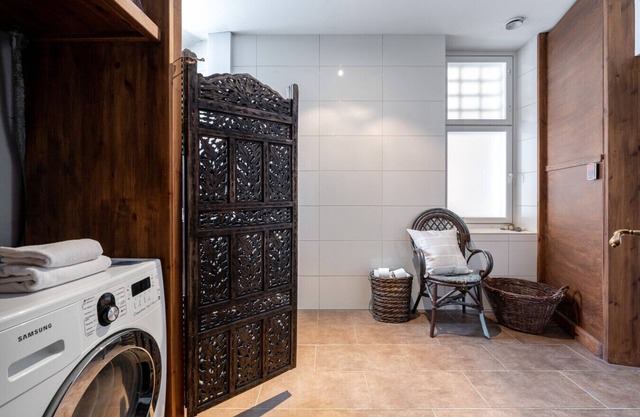 1BR Apartment with Free Parking & Steam Sauna