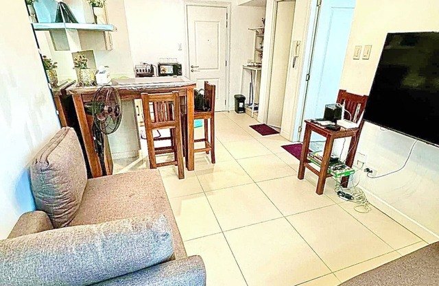 1br balcony Poolview Free Amenities cabletvWiFiNerflix/Karaoke/Boardgames