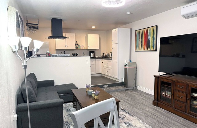 1br/Bd, totally private apartment at the top of the mountain. 100% private