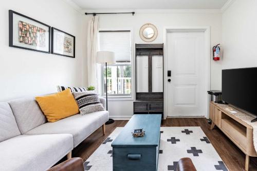 1BR Condo Walk to Beach - Marina Views