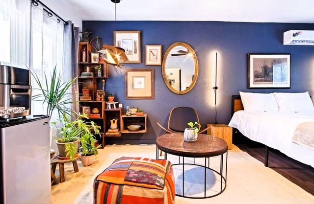 1BR Holiday Apt | Kitchenette + Queen Bed #03D