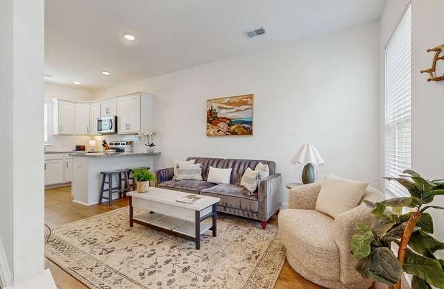 1BR loft in Pet Friendly Resort w/pool, hot tub & parks