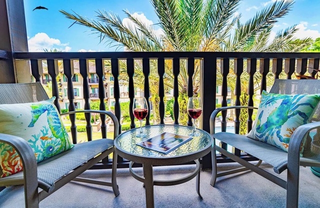 1BR pool courtyard view-private balcony-W/D-3rd fl-no carpet!