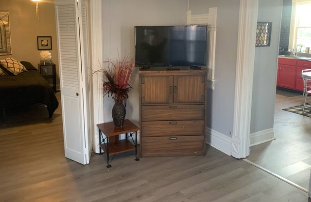 1BR Rental with Retro Flair