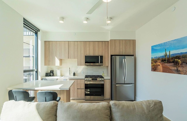 1BR Retreat with Pool, Gym & Rooftop Lounge