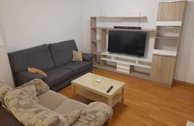 1F Apto Moderno, 80m2, 2 Dorm, 4 Huéspedes Aire Acond, Wifi