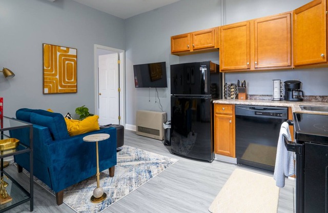 1st Floor Apt - Walk to Downtown