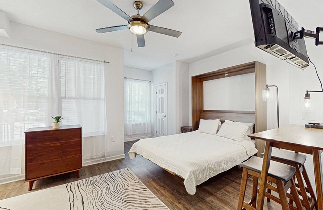 1st Floor Studio in Pet Friendly Walkable Resort with Pools