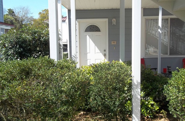 1st Flr Condo Steps from Beach. Near Keesler & Casinos