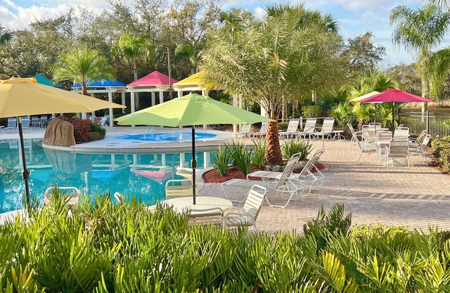 2-102 Legacy Dunes, Lake Views, Heated Pool, Free Wifi and Parking