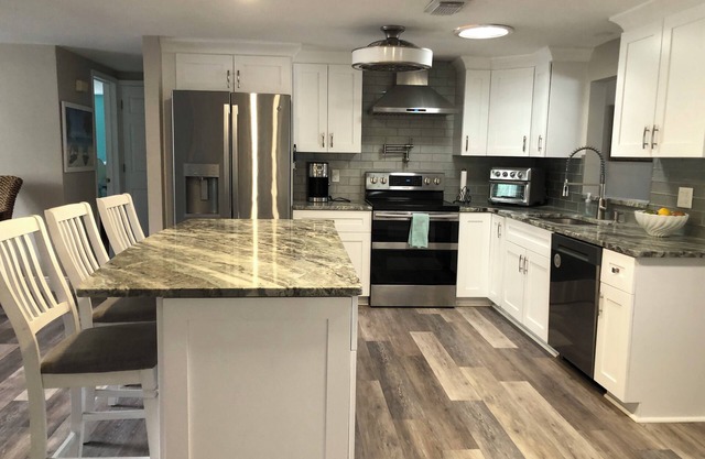 2/2 Canal Front w/10,000 covered boat lift and floating dock.