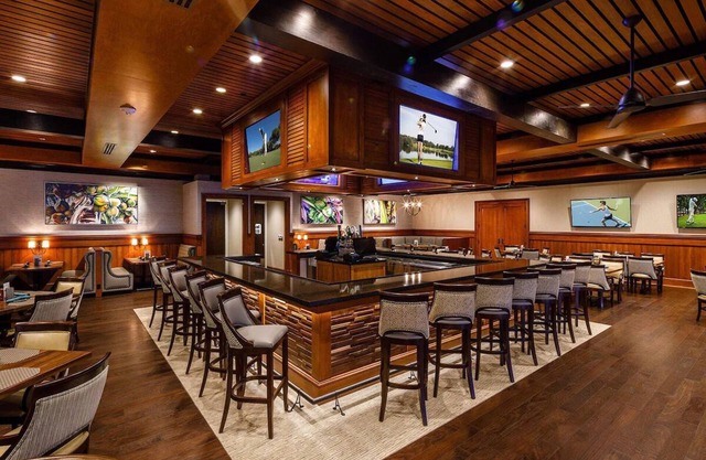 2/2 + Den VILLA in Heritage Palms - Fairways & Relaxation Await!