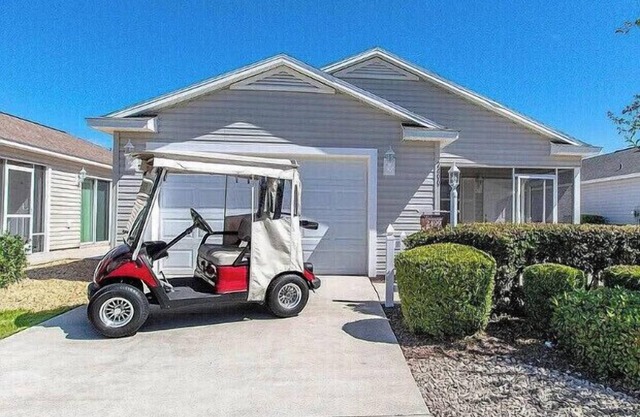 2/2 Villa w/FREE 2 person gas cart near Sumter Landing/Pet friendly.