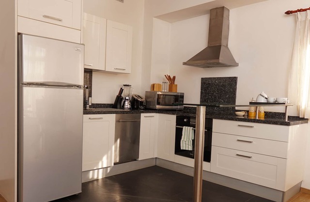 2. 3. Comfortable 1 bedroom apartment, third level