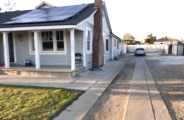 2.5 hours to Disneyland and Ski Resorts. We do catering for parties 45 people 4h