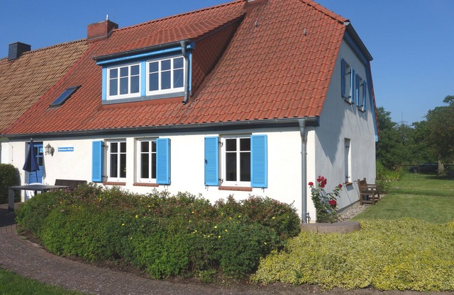 2 apartments in the house incl. Fireplace and sauna on the shallow lake, Klocksin