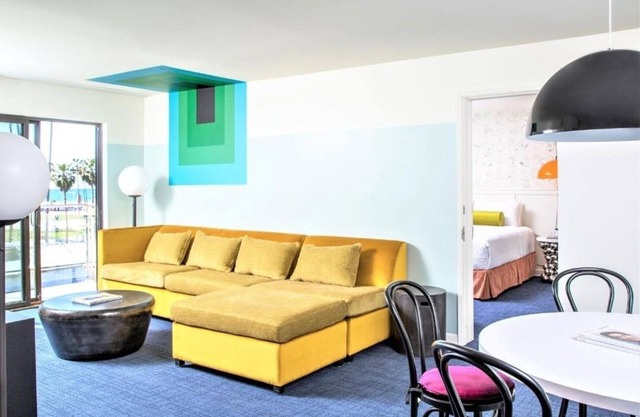 2 Balcony Rooms w/City Views | Rooftop | Free Breakfast | Venice Fun