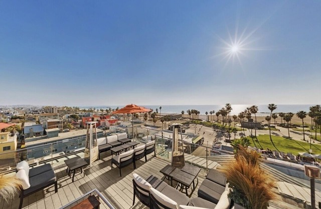 2 Balcony Rooms w/City View | Rooftop | Beach Vibe | Free Breakfast Daily