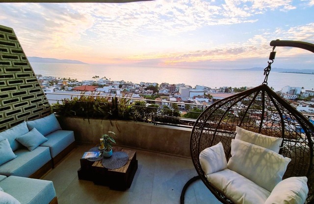 2 BD getaway with amazing views