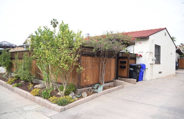 2 bd w/yard in heart of Old Town- WE LOVE PETS! Check our Insta @oldtownvacay