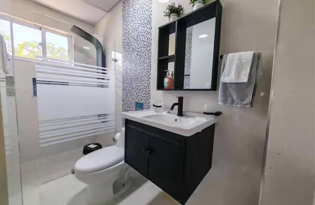 2 Bdrm, 1 Bath, Wifi, Near River and Beach, 4R