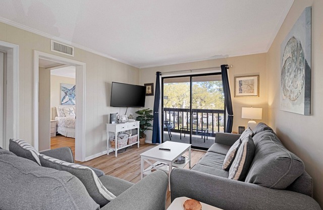 2-Bdrm Condo Meets Family Needs - Beach Access - New Reno's - SNOWBIRDS - C13