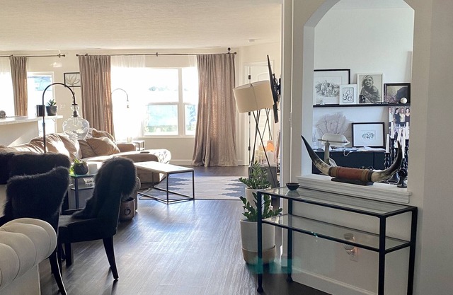 2 Bed, 2 Full Baths Ranch Townhome Near Chicago