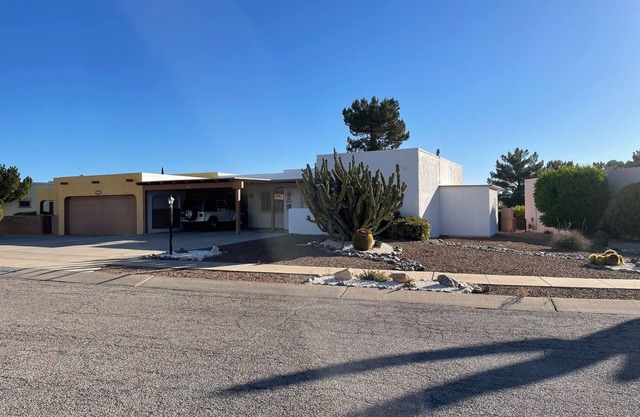 2 bed/2bath located on 10th green at Green Valley CC