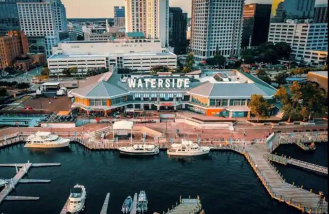 2 BED - Amazing Waterfront Apt w/cityview