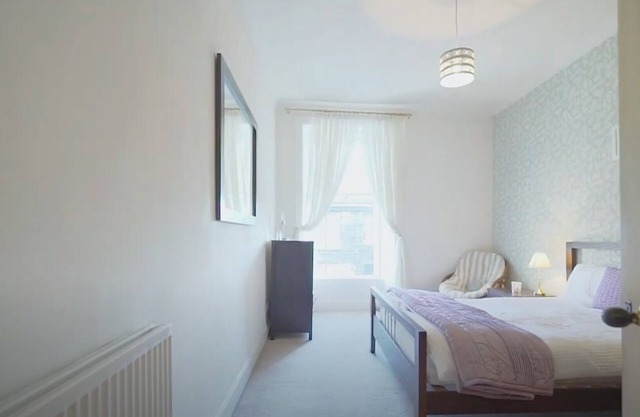 2 Bed Apartment close to Glasgow Airport, RAH Hospital and University.