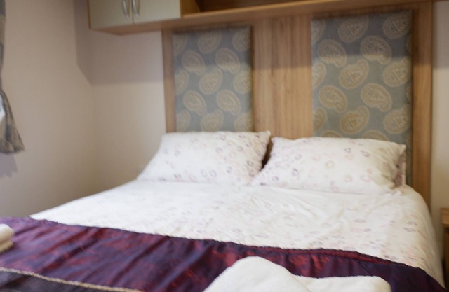 2 Bed Caravan - Sleeps 6 - Pets - Pool - Wifi