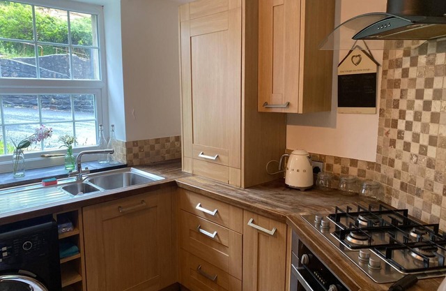 2-bed Cottage in in Welsh Valley Nr Swansea