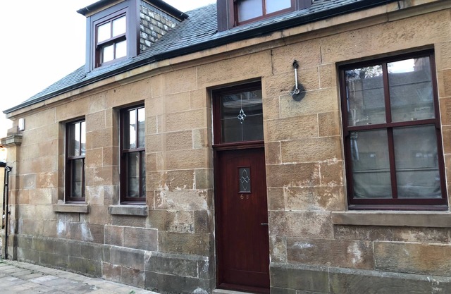 2-Bed Cottage, Sleeps 4, 10 mins to Glasgow Centre