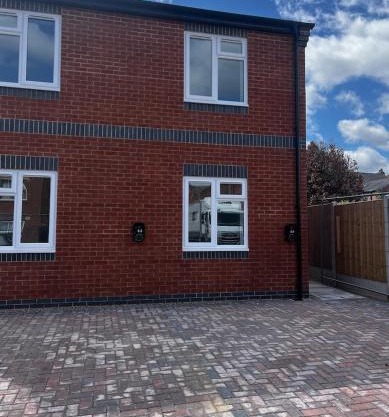 2 Bed Flat - Sleeps 8 - Pets - Garden - Parking