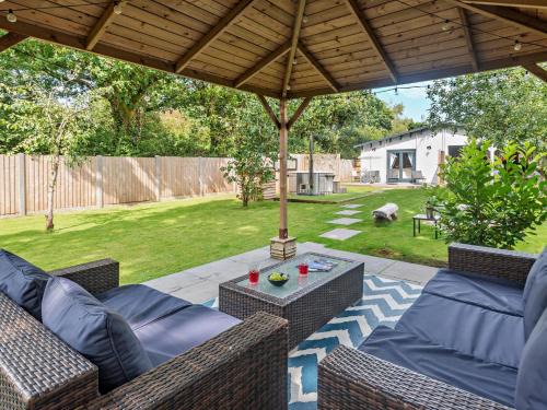 2 Bed in Hambledon 95357