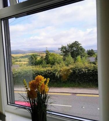 2 Bed pet-free cottage, private garden & fell view