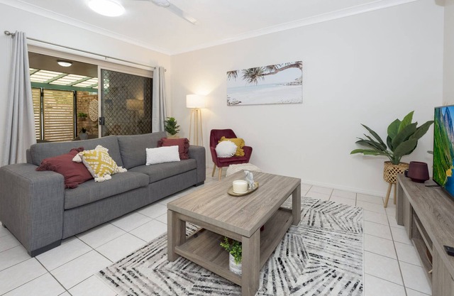 2 bed room unit in Kirwan