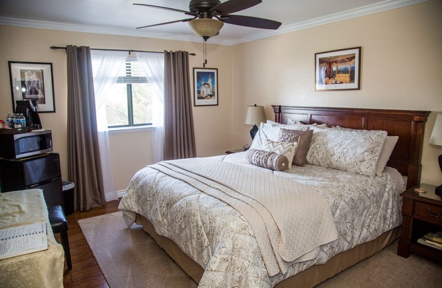 2 Bedroom, 1 Bath Home Can Accommodate Up To 6 guests extra charge over 4