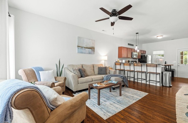 2 Bedroom 2.5 bath minutes from Downtown Swansboro, Emerald Isle & Camp Lejeune.