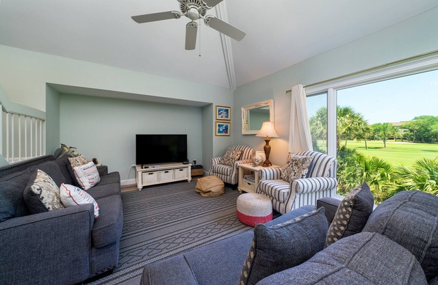 2 Bedroom/2 Bath Villa! Pet Friendly Spinnaker! Walk to Beach, Club, Pools! Amenity Cards!