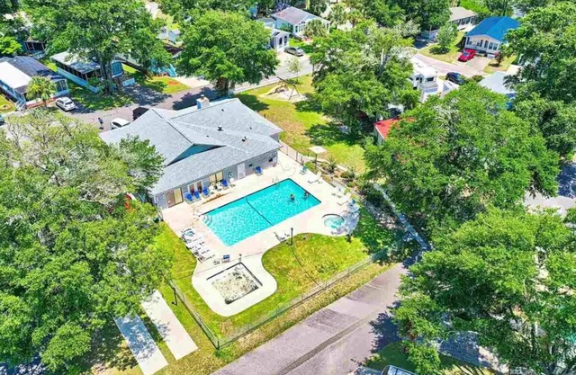 2 bedroom, 2 full bathrooms, 2 living rooms beach place
