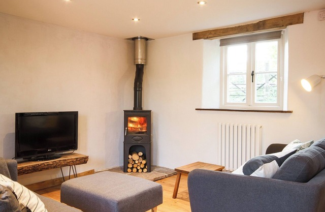 2 bedroom accommodation in Elton, Newnham-on-Severn