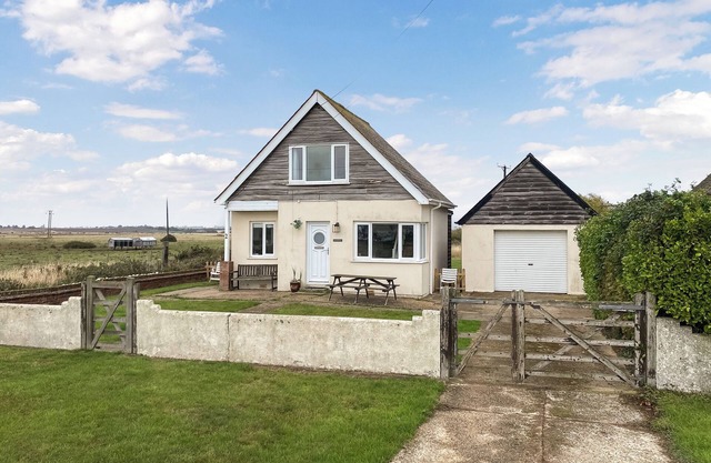 2 bedroom accommodation in St Osyth, near Clacton on Sea