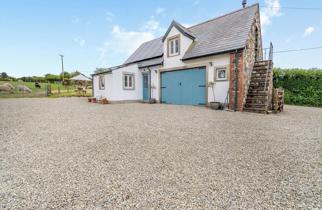 2 bedroom accommodation in Trefin, near St David&rsquo;s