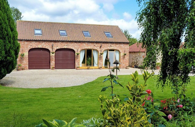 2 bedroom accommodation in Thorpe Bassett, near Malton