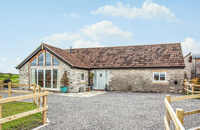 2 bedroom accommodation in Southwood, near Glastonbury
