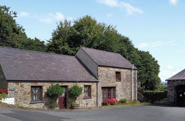 2 bedroom accommodation in Llanwenog, near Llanybydder