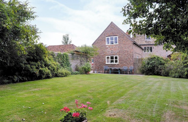 2 bedroom accommodation in Whitminster