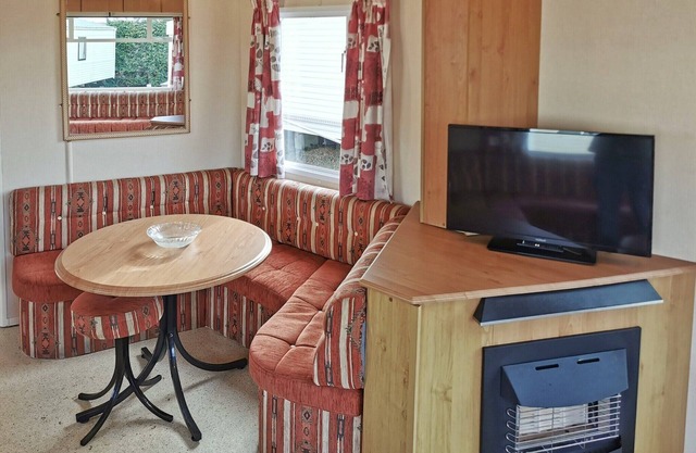 2 bedroom accommodation in Cross Inn, Nr New Quay